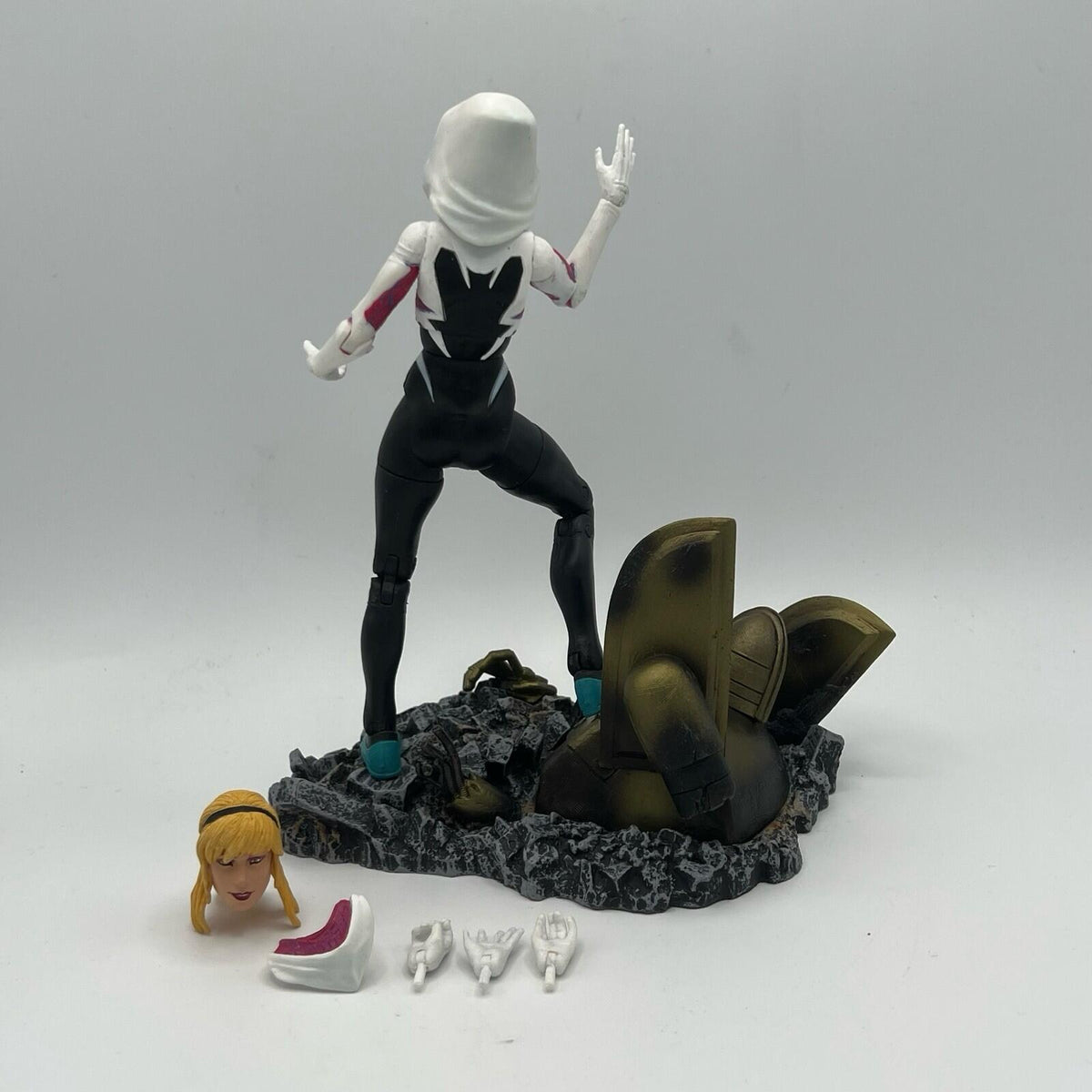 Marvel Diamond Select Spider-Gwen Action Figure Loose Complete With Base