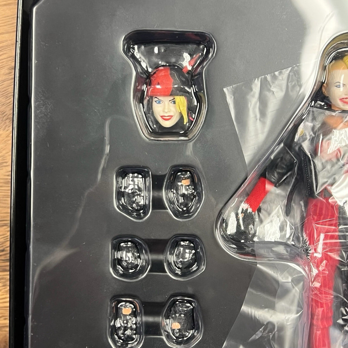 Mezco Harley Quinn “Playing for Keeps” Edition READ DESCRIPTION