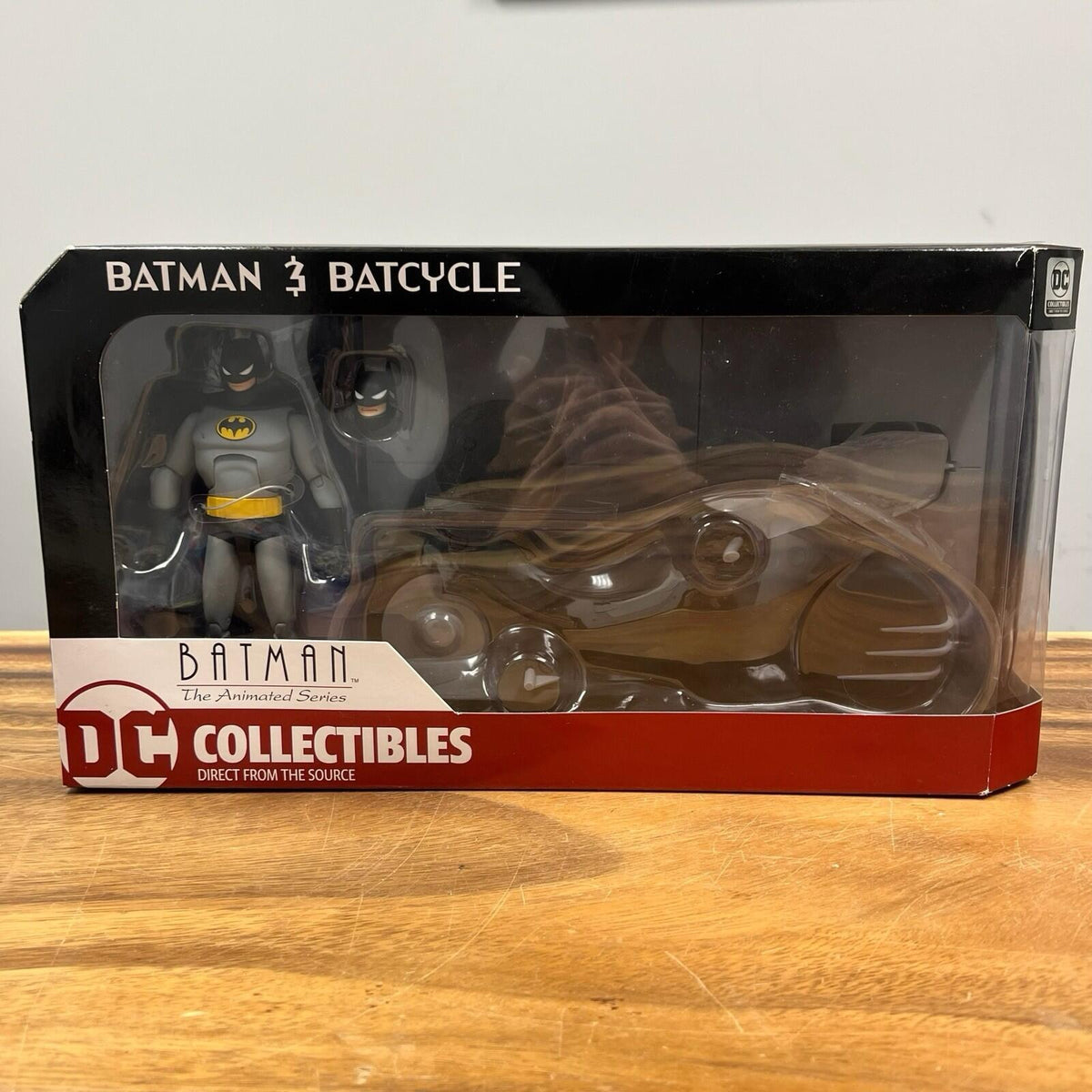 DC COLLECTIBLES Batman TAS BATMAN & BATCYCLE Animated Series In Box