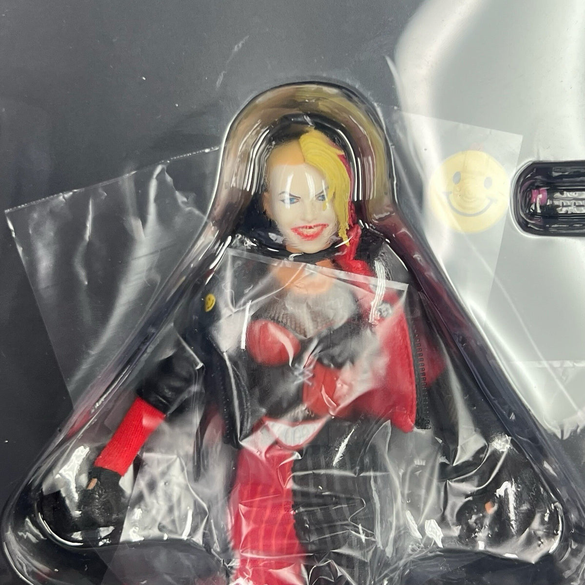 Mezco Harley Quinn “Playing for Keeps” Edition READ DESCRIPTION