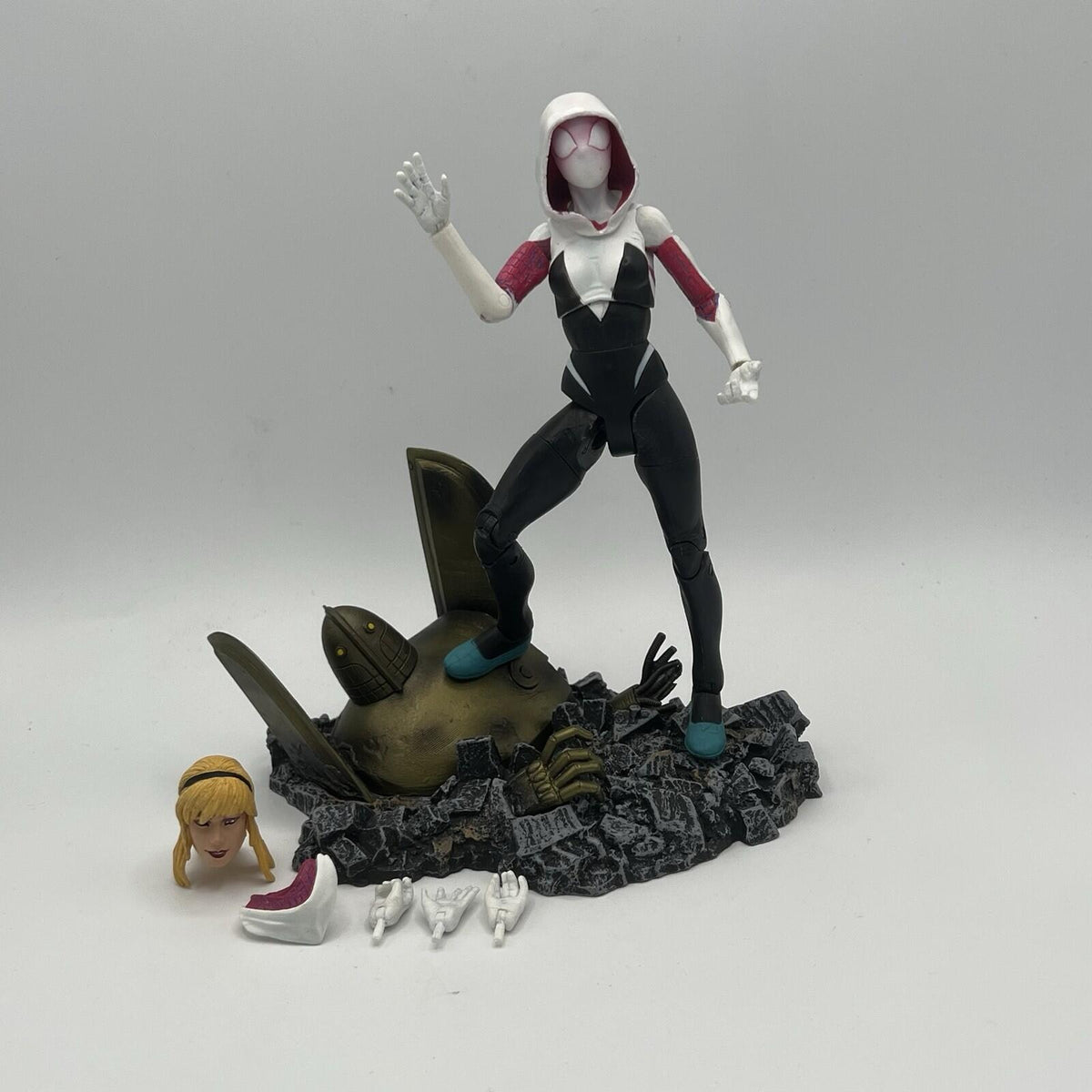Marvel Diamond Select Spider-Gwen Action Figure Loose Complete With Base