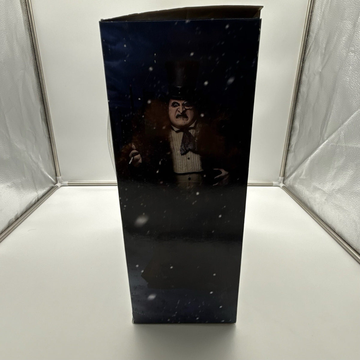 NECA Batman Returns 1/4 Scale Mayoral Penguin Action Figure Damaged Box NEW