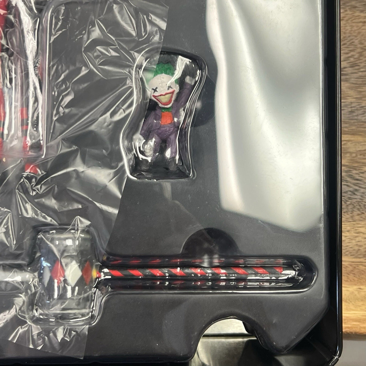 Mezco Harley Quinn “Playing for Keeps” Edition READ DESCRIPTION